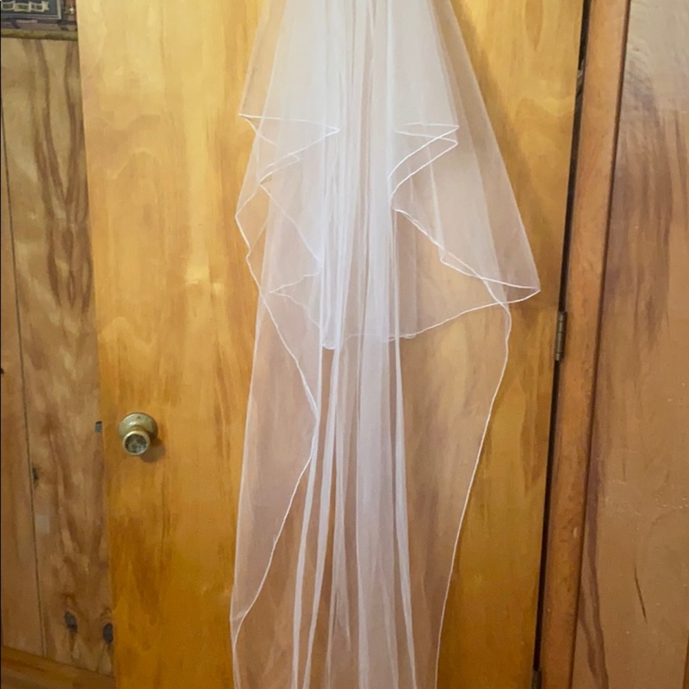 Two tier chapel bridal veil with pencil Edge